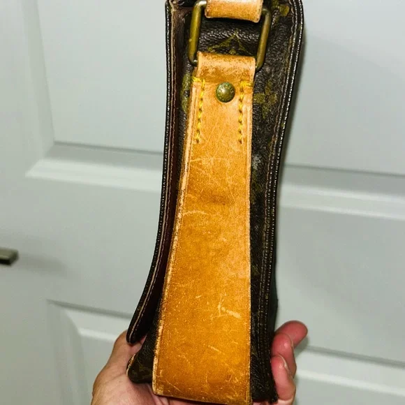 Vintage Louis Vuitton Monogram Crossbody Bag - Picture 4 of 12